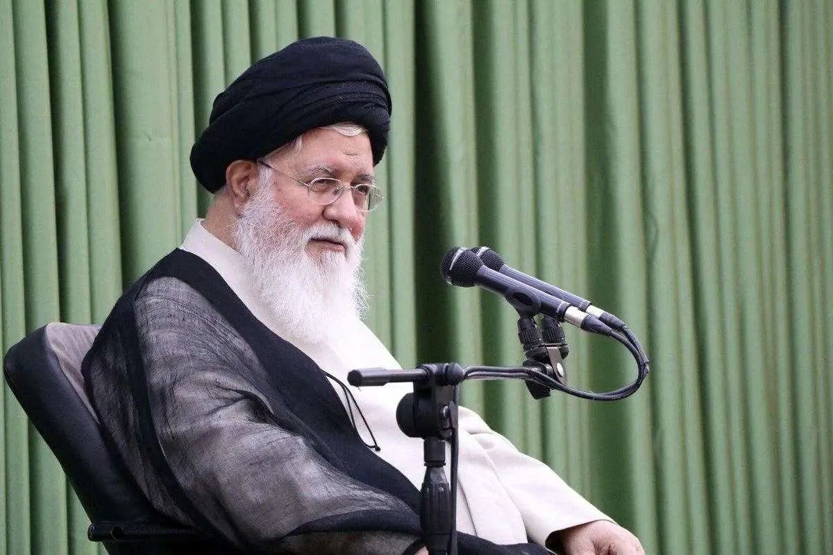 علم‌الهدی: مردم امام جمعه را به عنوان پدر بپذیرند، هیچکس به پدر خود فحاشی نمی‌کند