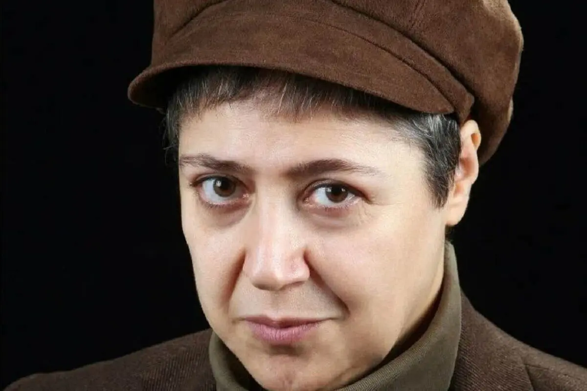 (تصاویر) اولین حضور مازیار لرستانی با پوشش مردانه در یک مراسم رسمی