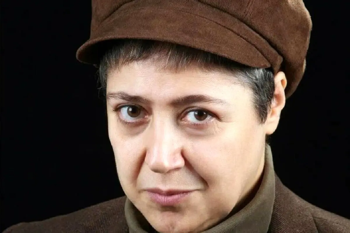 (تصاویر) اولین حضور مازیار لرستانی با پوشش مردانه در یک مراسم رسمی