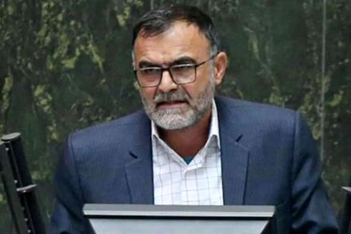 نماینده مجلس: روحانی هنگام سیل نیز سفر کیش را ترک نکرد