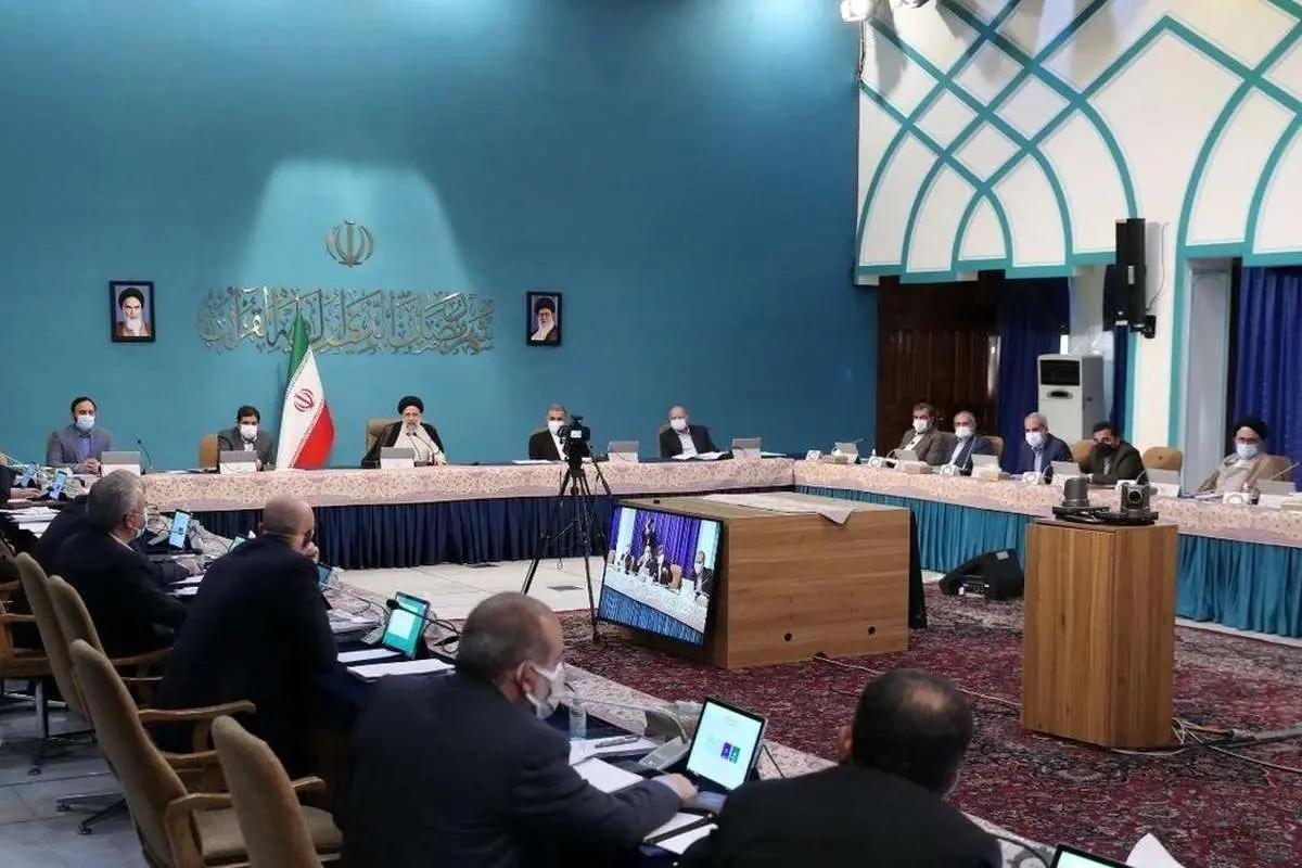 روزنامه جمهوری اسلامی: دولت از رسانههای اهل تمجید و توجیه فاصله بگیرد