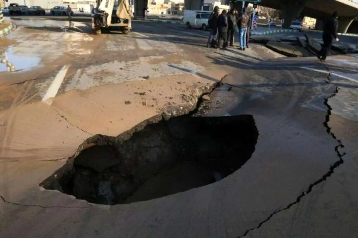 فرونشست زمین و آبگرفتگی در مناطق ۱۸ و ۱۹ تهران پس از بارندگی‌