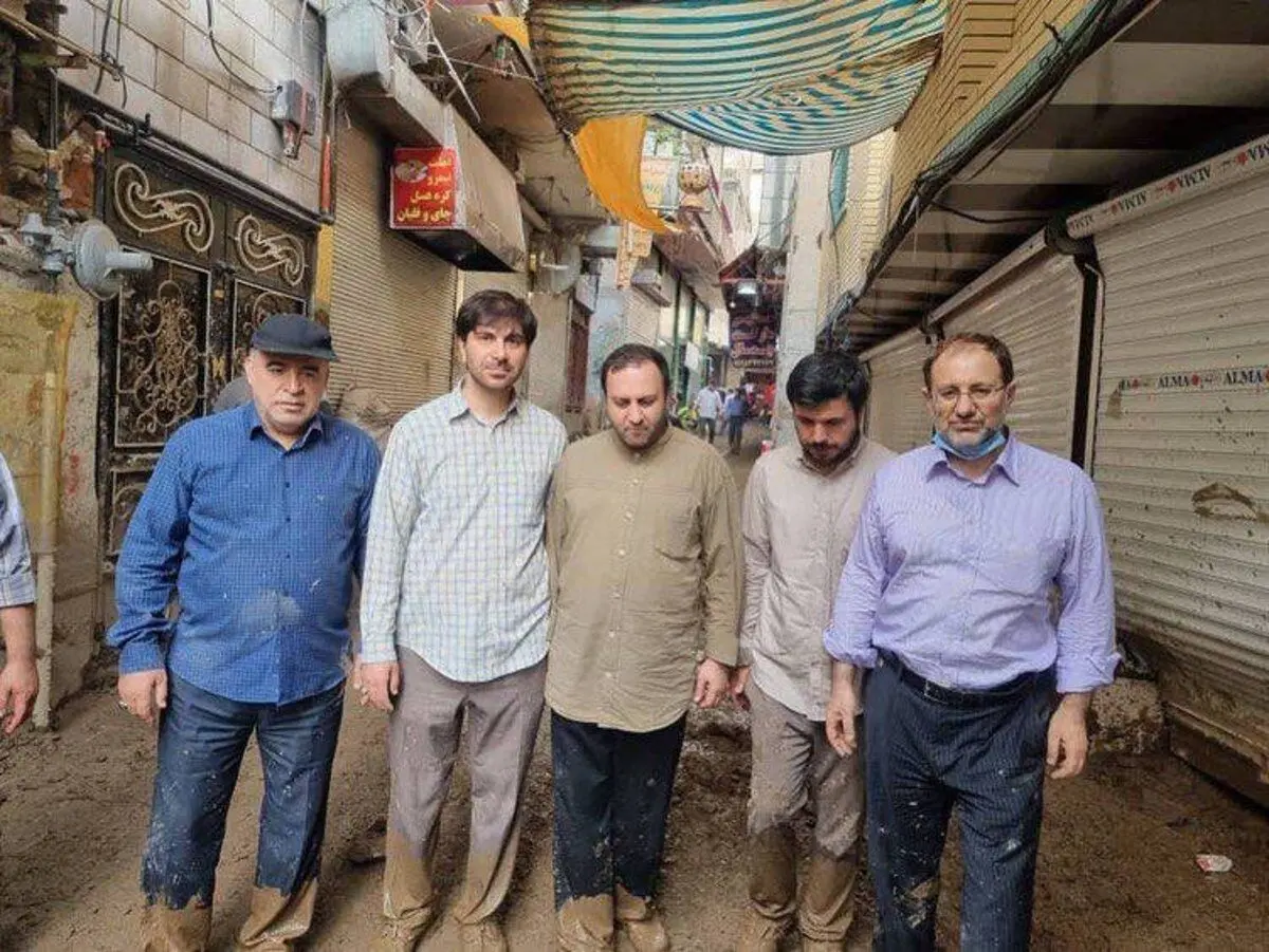 کیهان: چرا انتقاد می‌کنید که فلانی با چکمه به منطقه سیل‌خیز نرفت؟