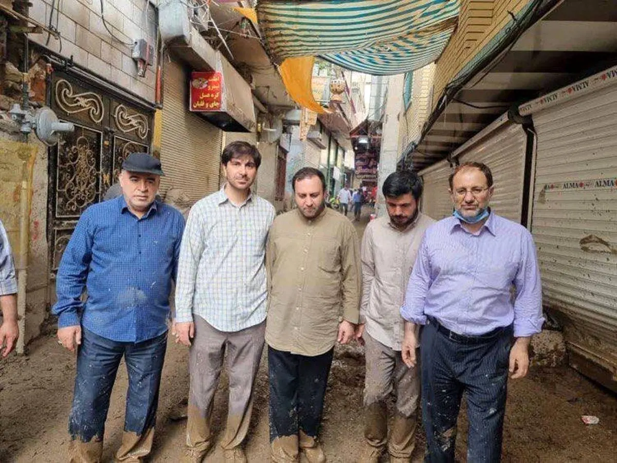 کیهان: چرا انتقاد می‌کنید که فلانی با چکمه به منطقه سیل‌خیز نرفت؟