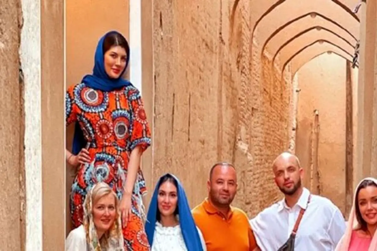 (تصاویر) زن روسی ۳۰۰ سلبریتی را به ایران آورد