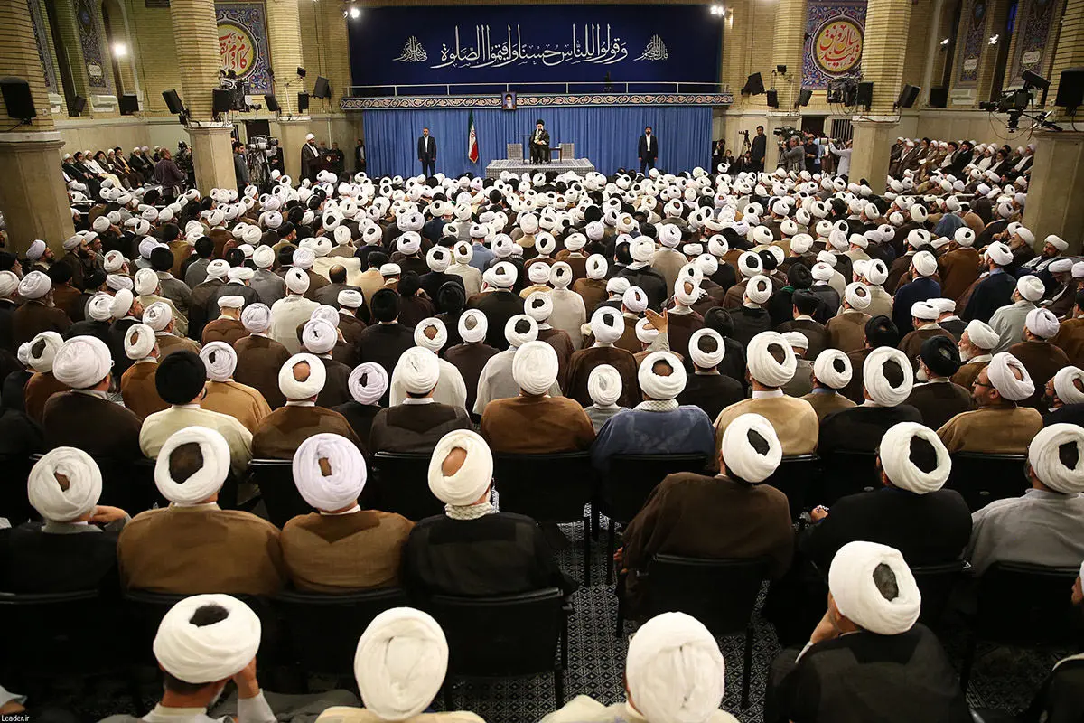 نامه ائمه جمعه به رهبری: با کسب رضایت جنابعالی فاصله داریم