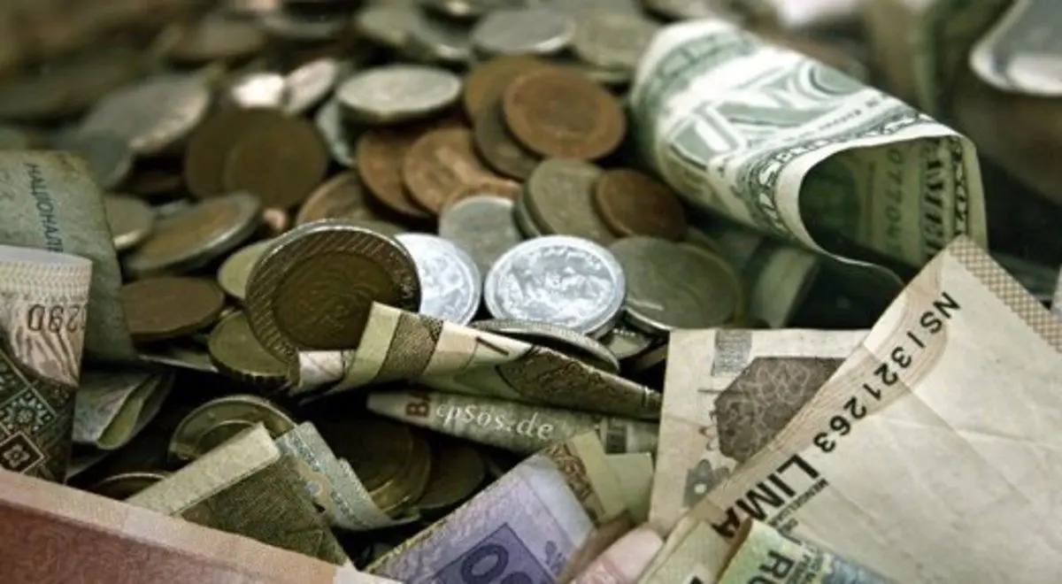 (عکس) حمل پول جالب در سال ۱۲۹۰ در میدان توپخانه