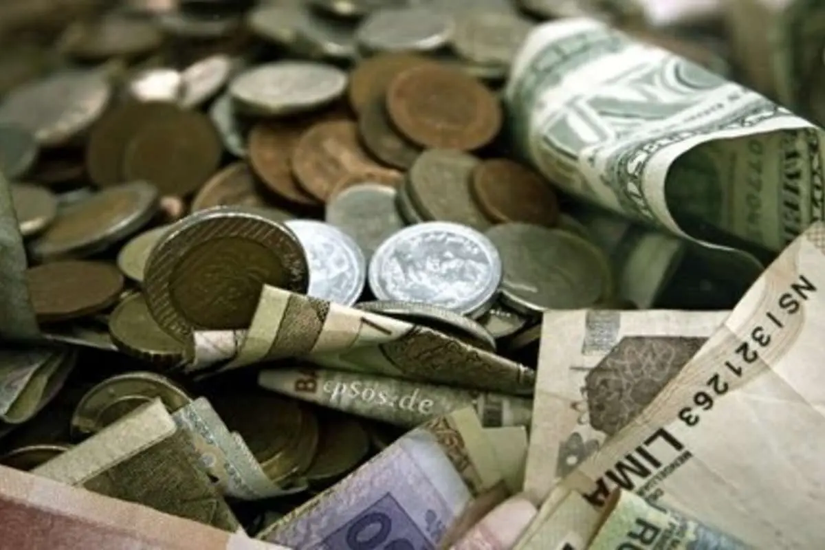 (عکس) حمل پول جالب در سال ۱۲۹۰ در میدان توپخانه