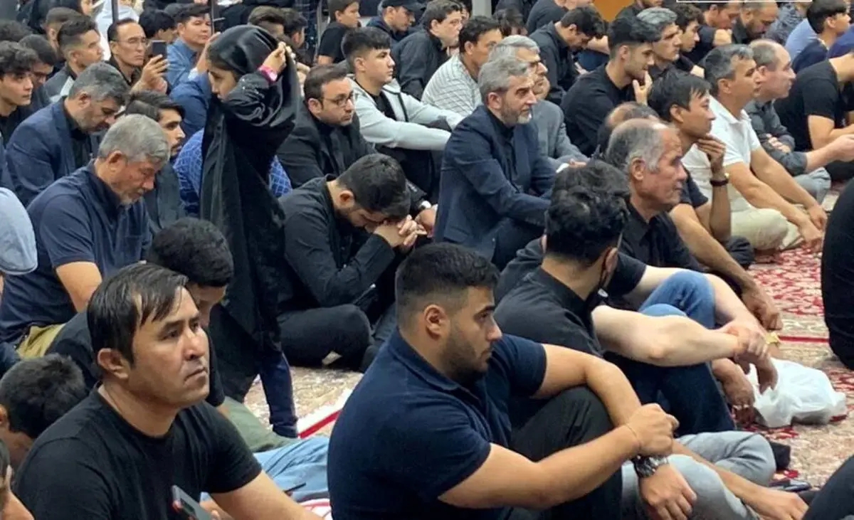 (تصاویر) شرکت مذاکره‌کنندگان ایرانی در مجلس عزاداری