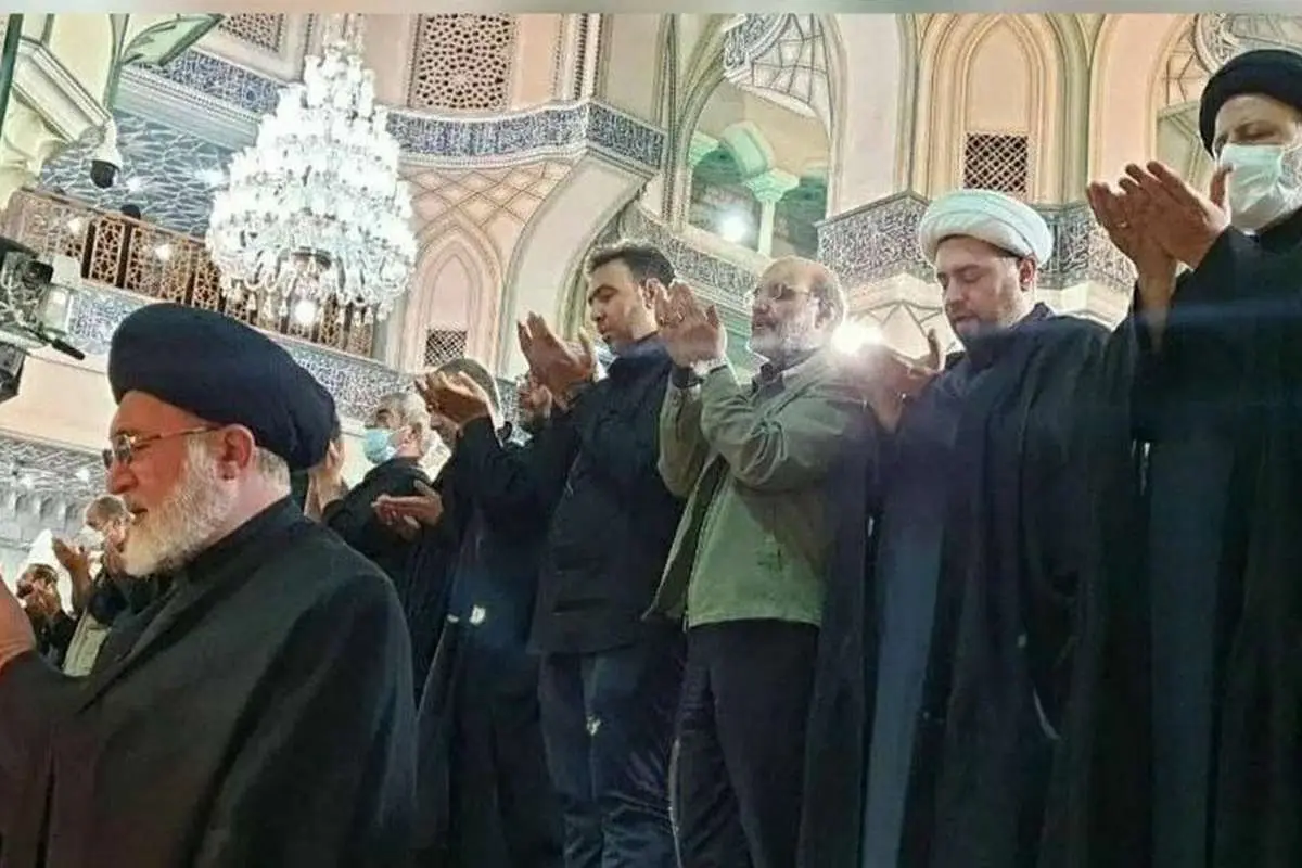 رئیسجمهور در نماز ظهر عاشورا حضور یافت