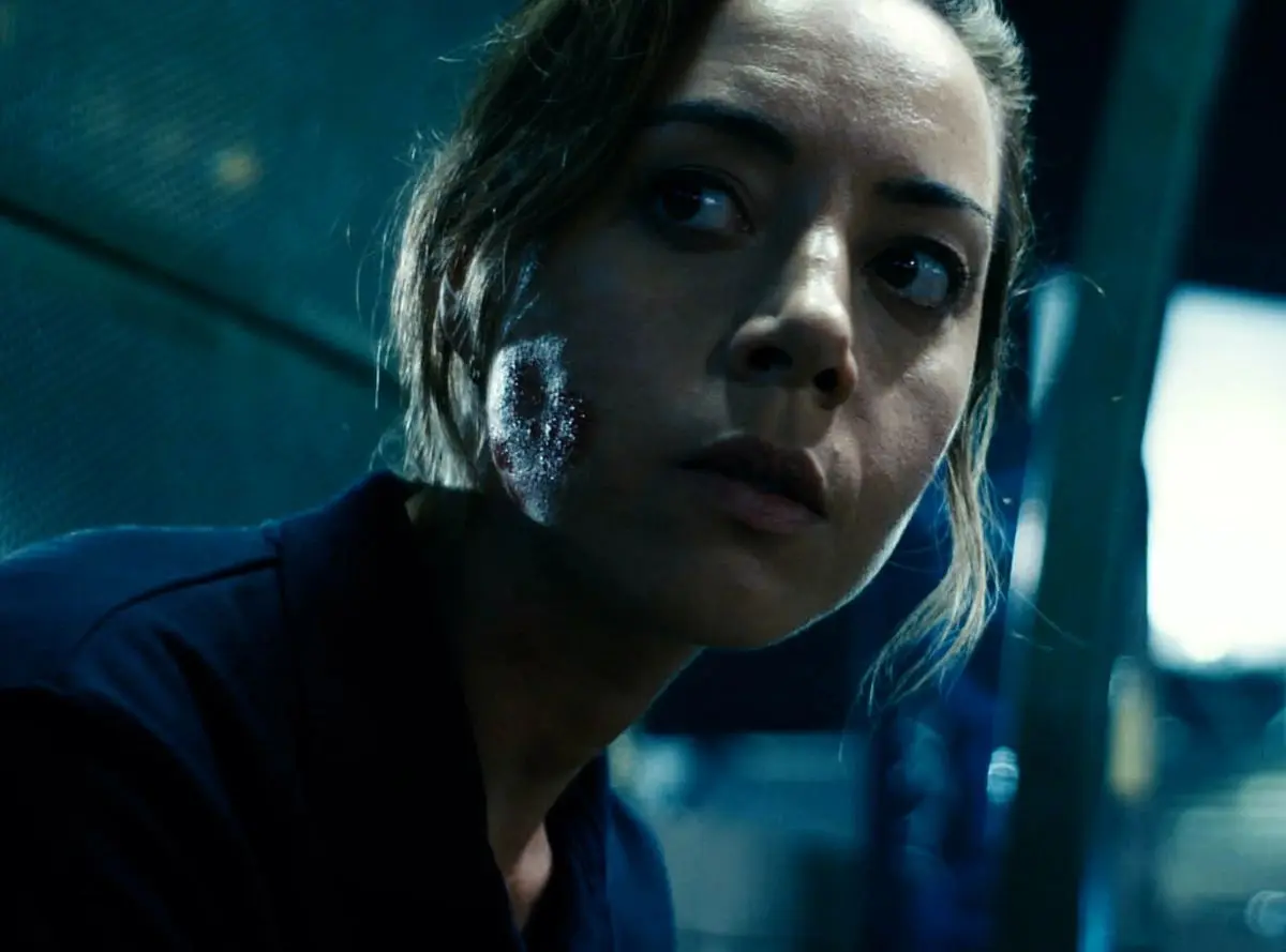 «امیلی جنایتکار»؛ روایتی مهیج و تماشایی از شکل‌گیری یک تبهکار