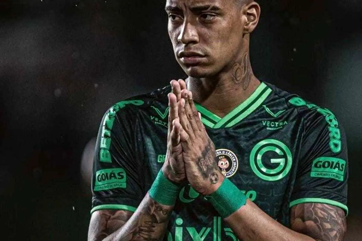(عکس) درگیری و محرومیت؛ تبعید خودخواستهی مانگا به پرسپولیس؟!