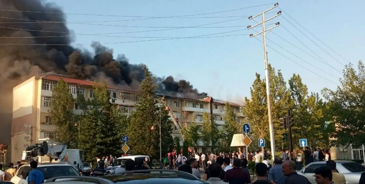(ویدئو) آتش زدن عمدی آپارتمان منجر به تخلیه ۳۰۰ نفر شد