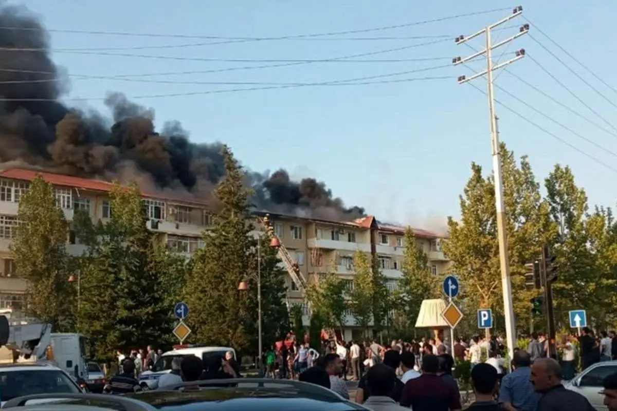 (ویدئو) آتش زدن عمدی آپارتمان منجر به تخلیه ۳۰۰ نفر شد