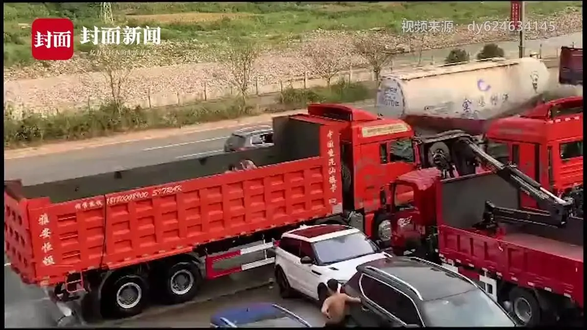 (ویدئو) موج سواری در کامیون!