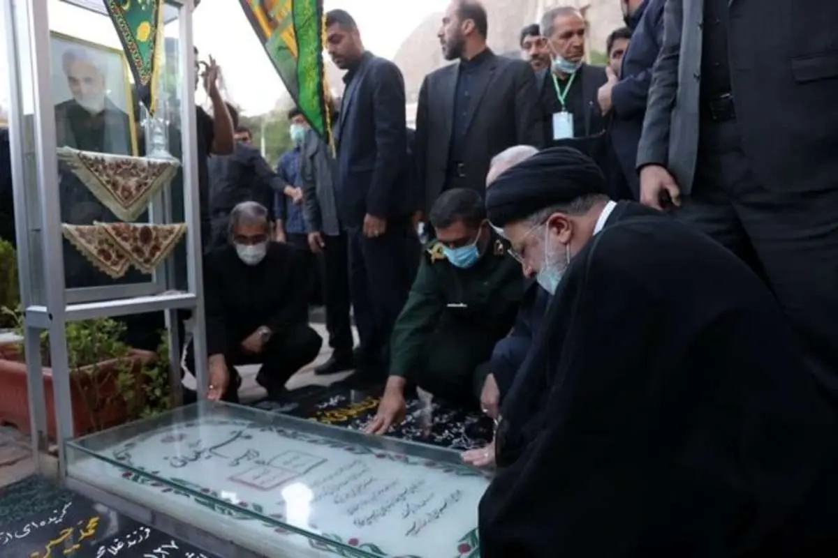 حضور ابراهیم رئیسی بر مزار سردار سلیمانی