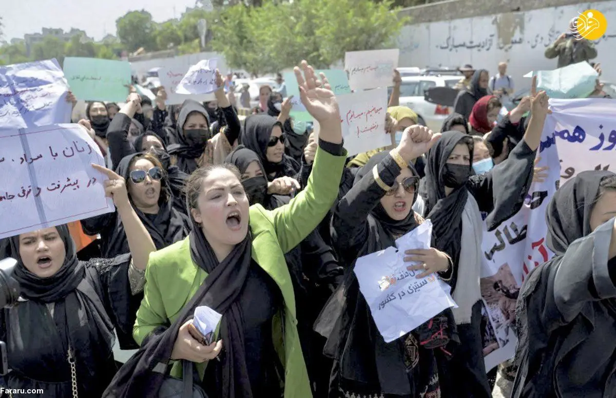(ویدئو) طالبان با شلیک تیر هوایی زنان معترض را متفرق کرد