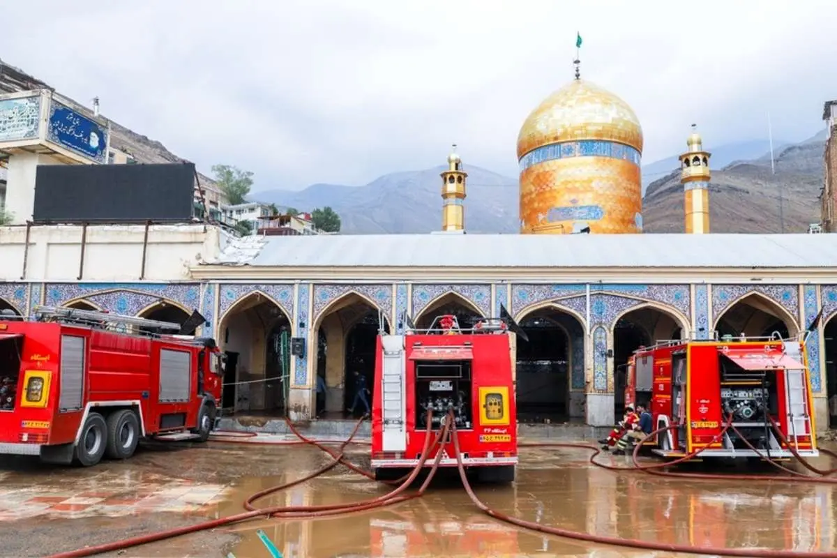 (تصاویر) پاکسازی آثار سیل در امامزاده داوود