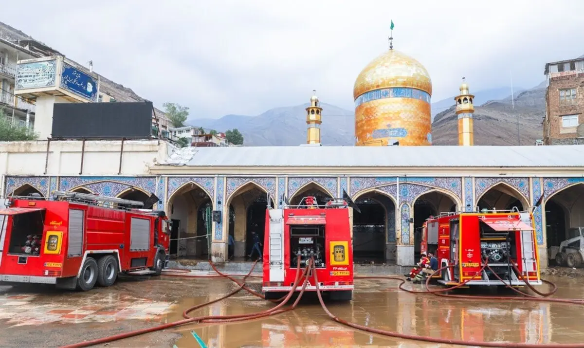 (تصاویر) پاکسازی آثار سیل در امامزاده داوود