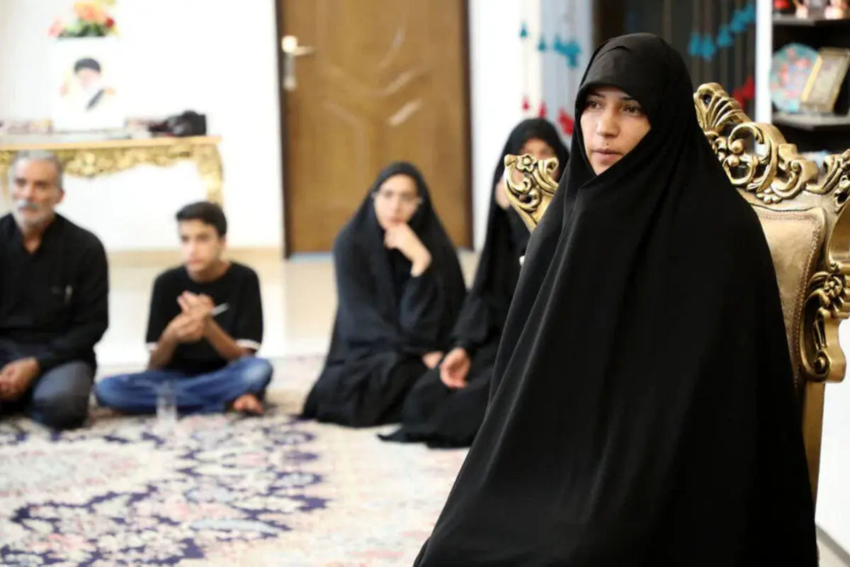 (تصاویر) تقدیر از زن خبرساز ماجرای قطار تهران-یزد