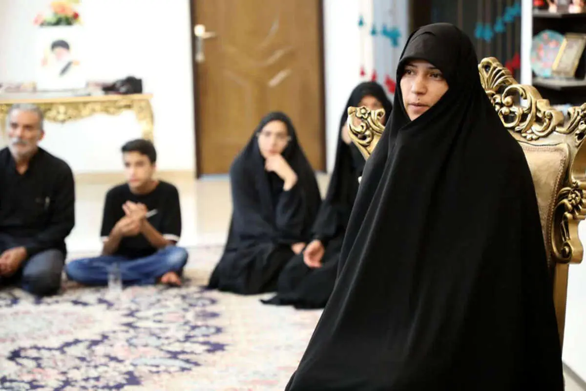 (تصاویر) تقدیر از زن خبرساز ماجرای قطار تهران-یزد