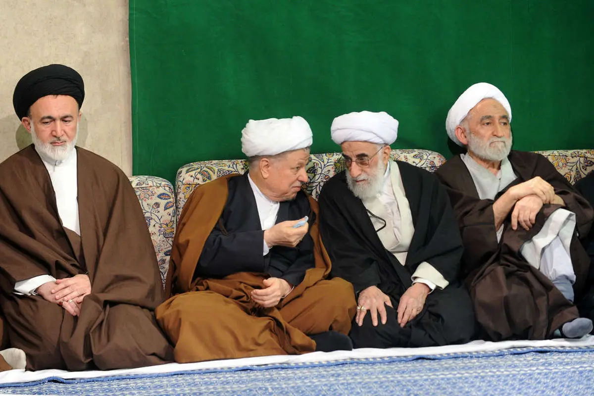 فیلمی قدیمی و دیده نشده از گزارش جنتی به آیت الله هاشمی در ستاد امر به معروف