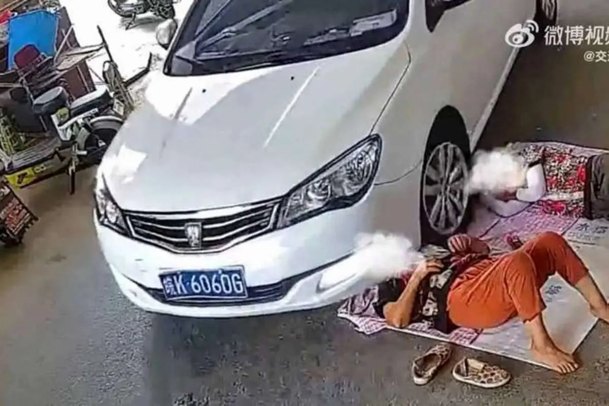 (ویدئو) عبور خودرو از روی سر یک زن خوابیده!