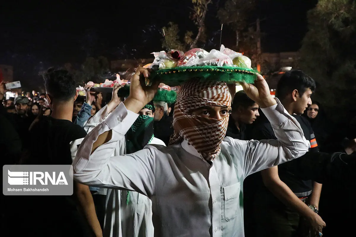 (تصاویر) آیین سنتی سینی گردانی حضرت قاسم(ع)