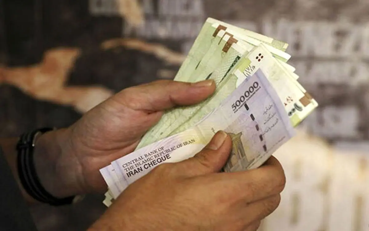 پیشنهاد افزایش حقوق کارمندان و بازنشستگان روی میز دولت