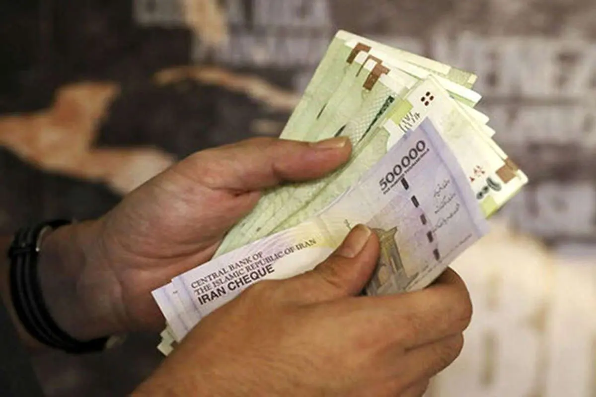 پیشنهاد افزایش حقوق کارمندان و بازنشستگان روی میز دولت