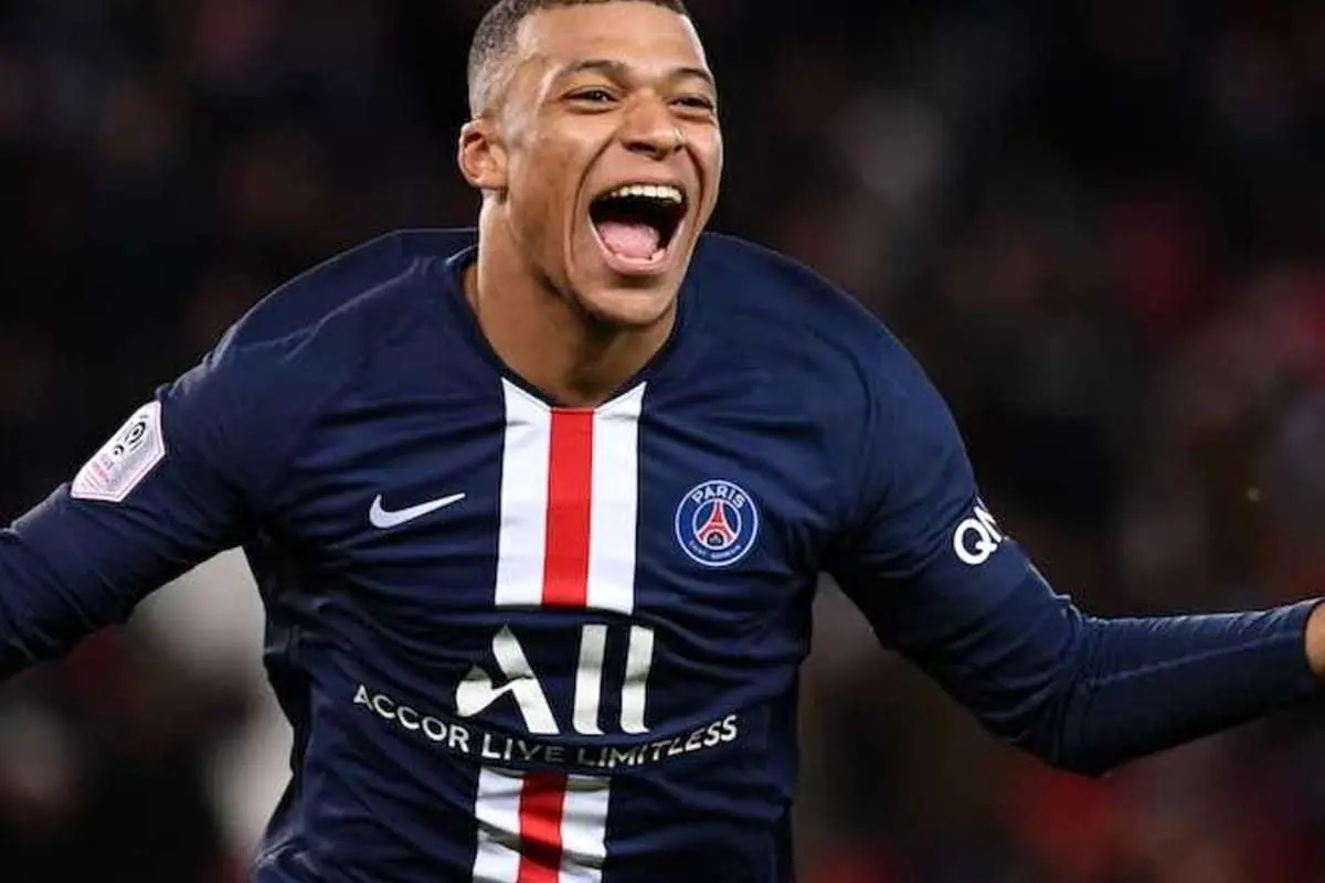 (عکس) تبریک خشن بازیکنان PSG به امباپه!