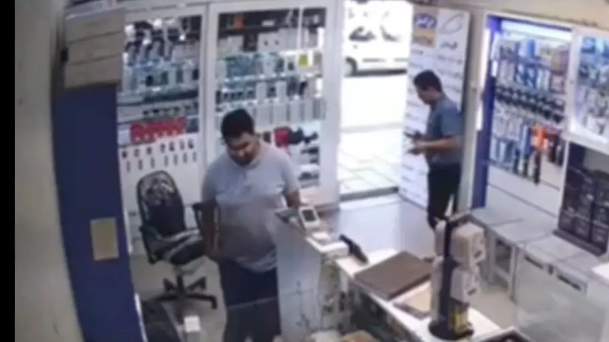 (ویدئو) سرقت آیفون ۱۳ از موبایل‌فروشی با ترفند زلزله!