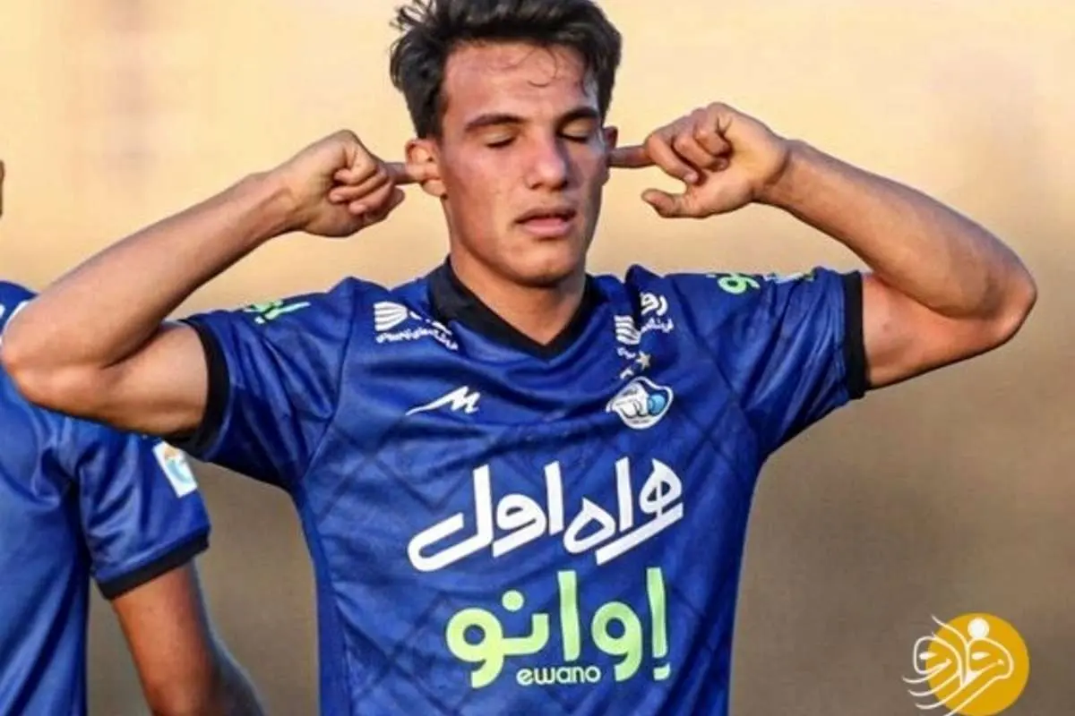 بازیکن جنجالی استقلال، مجوز بازی در شارلوا را ندارد!