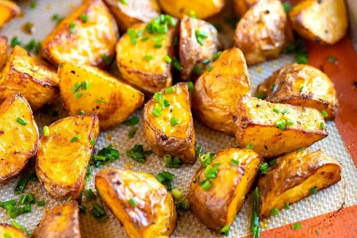 طرز تهیه سیب زمینی تنوری با سس قارچ