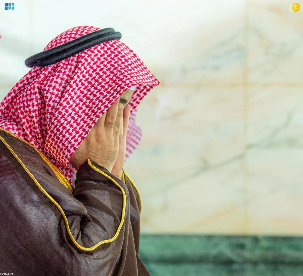 (ویدئو) محمد بن سلمان در مراسم شستشوی خانه خدا