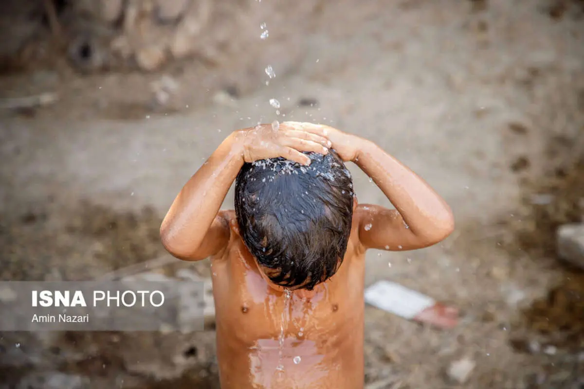 (تصاویر) آبرسانی با تانکر به روستاهای حمیدیه
