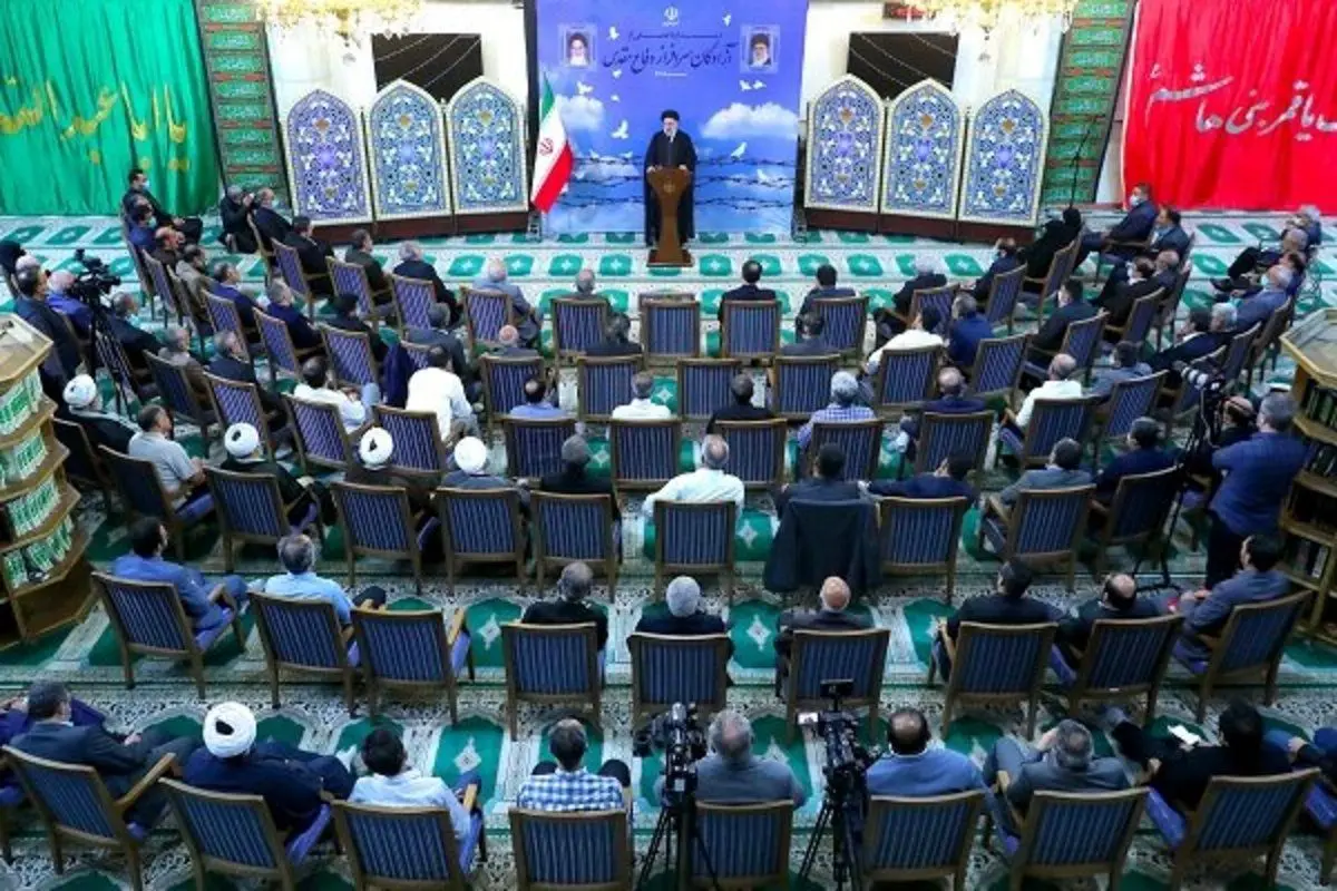 رئیسی: آزادگان پرچم برافراشته عزت و شکوه کشورمان هستند
