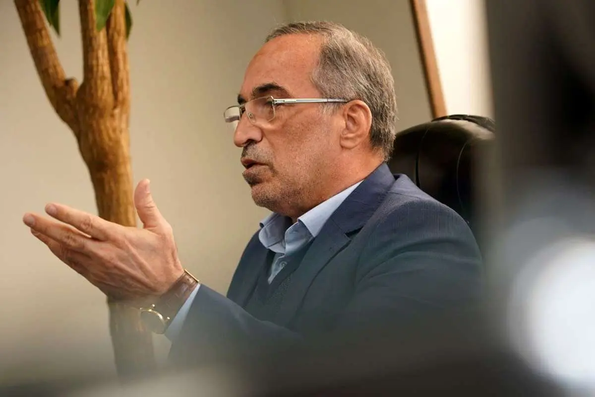 واعظ آشتیانی: یک گروه از داخل به فیفا خط می‌دهد