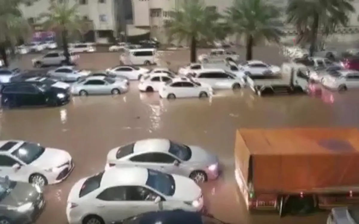 (ویدئو) بارش شدید باران و جاری شدن سیل در مدینه منوره