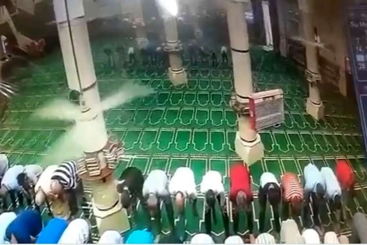(ویدئو) سرقت موبایل نمازگزار در مسجد!