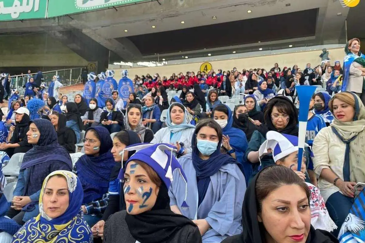 (تصاویر) حضور تاریخی زنان در ورزشگاه آزادی