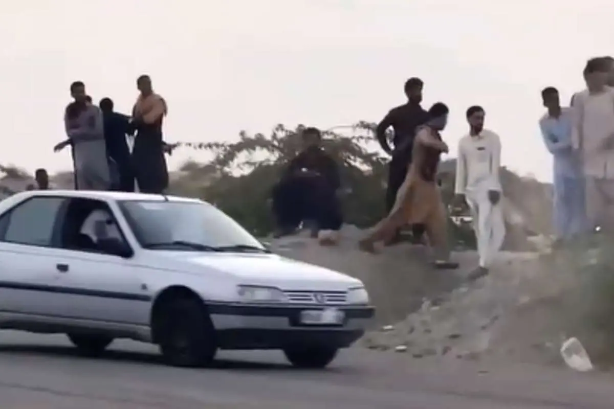 (ویدئو) تصادف هولناک در پیست چابهار؛ برخورد ماشین با تماشاچی!