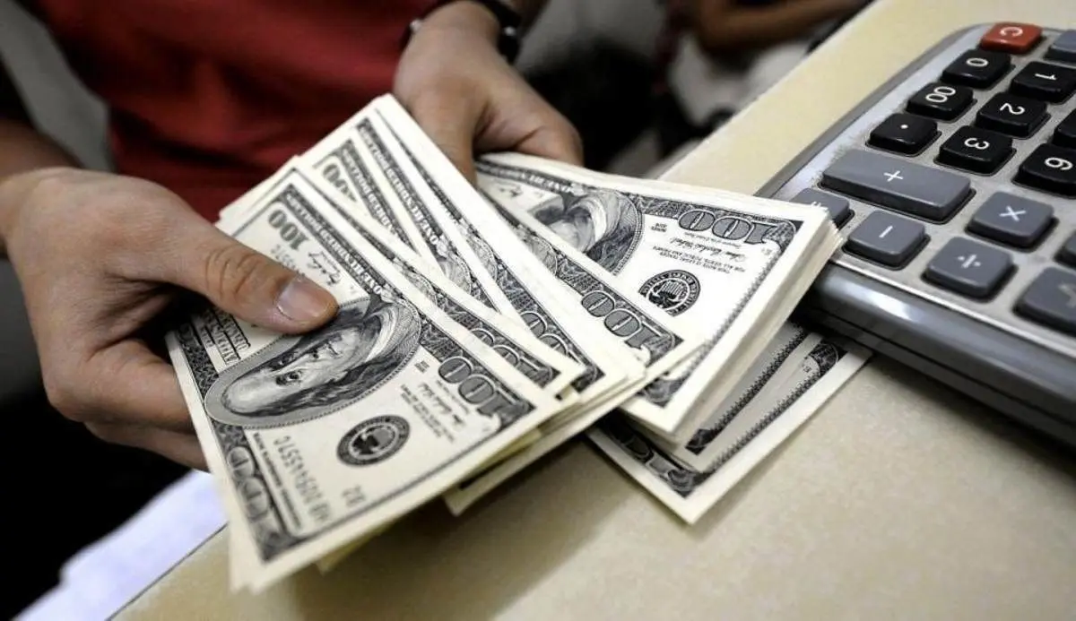 دو فشار متضاد بازار دلار