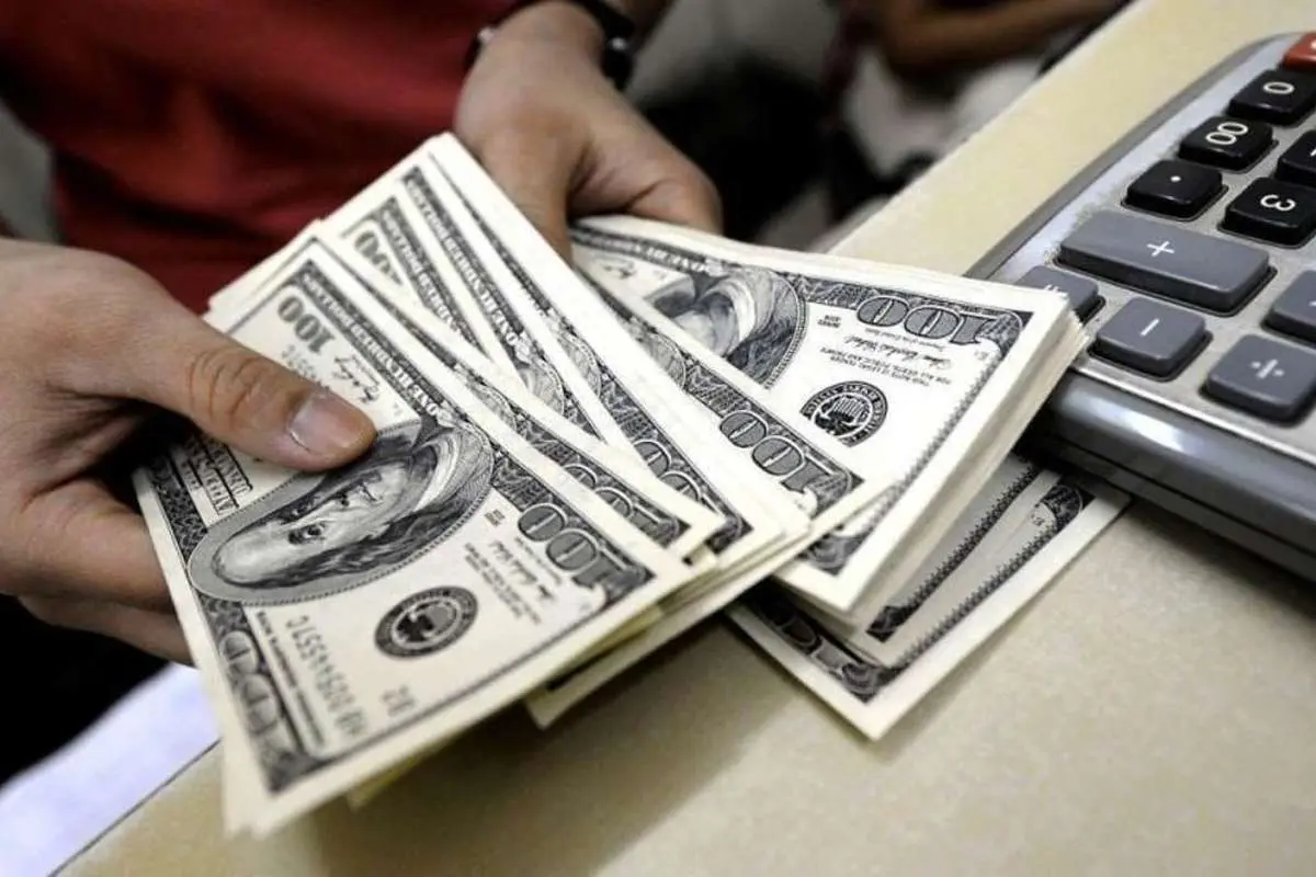 دو فشار متضاد بازار دلار