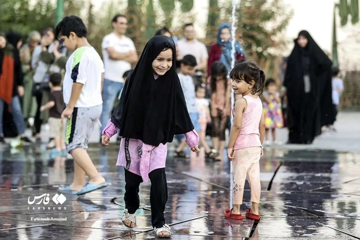 (تصاویر) بازی کودکان در آب و آتش