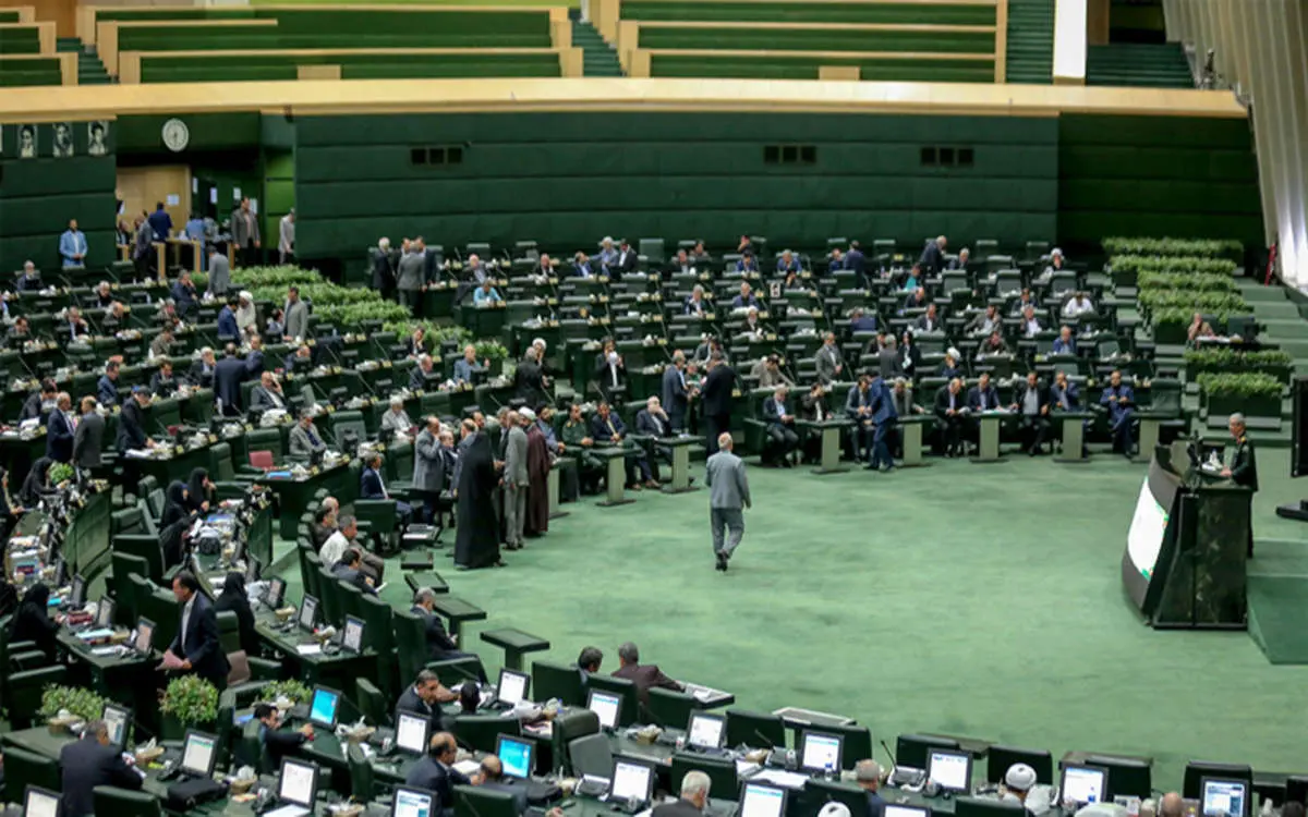 جمهوری اسلامی: آقای نماینده اقشار محروم در آلونک زندگی میکنند