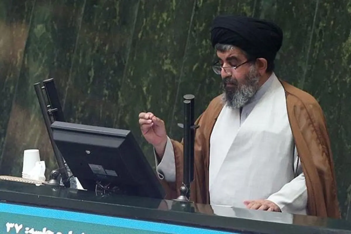 موسوی لارگانی: خود نمایندگان ریشه به تیشه مجلس می‌زنند