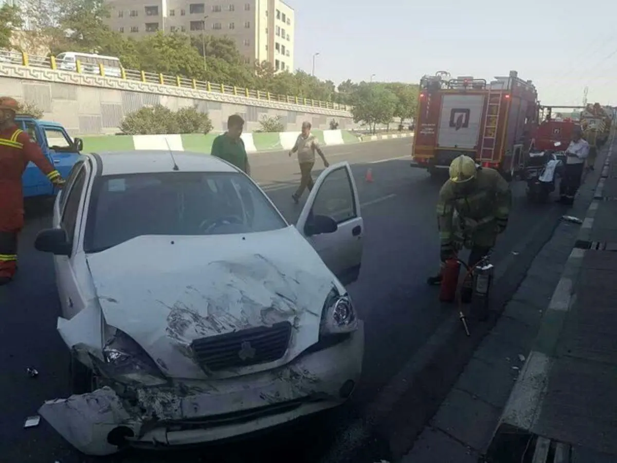 (ویدئو) اقدام عجیب راننده کامیون و تصادف تیبا