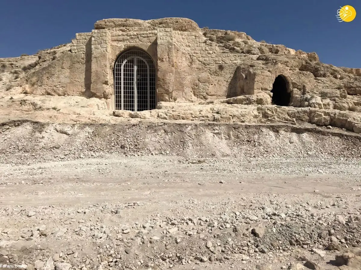 (تصاویر) فاجعه جدید در میراث فرهنگی؛ حریم مسجد سنگی داراب با لودر تخریب شد!