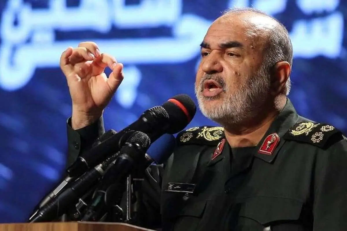 سردار سلامی: قصد دارند جوانان لباسی بپوشند که غربیها میخواهند